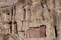 Armenierna har en rik kultur. De var t ex det första land i världen som kristnades år 301 e.Kr. Det finns en urgammal tradition av stenhuggeri och trägravering. Det påminner faktiskt lite om bönemattor.De var t ex det första land i världen som kristnades år 301 e.Kr. Det finns en urgammal tradition av stenhuggeri och trägravering. Det påminner faktiskt lite om bönemattor.